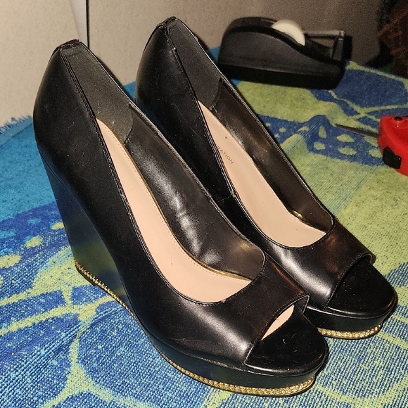 BCBG Elegant Black Wedge Peep-Toe Shoes - Picture 1 of 4